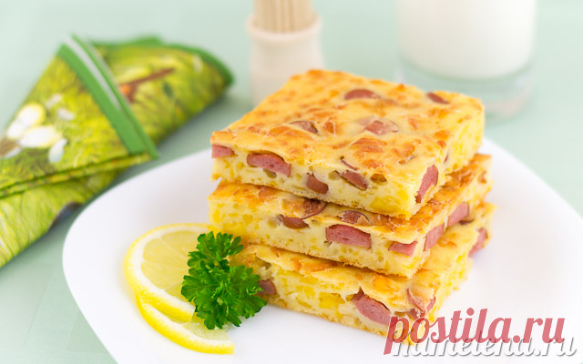 Пирог с сыром и сосисками