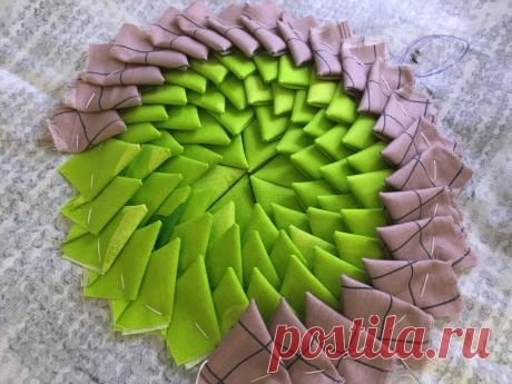 Лоскуты в квадратики. Вторая работа завершена. Коту понравилось. | Цветные Горошинки | Яндекс Дзен