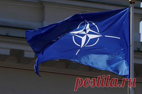 Помощь НАТО Украине назвали «непомерной ношей». Советник главы ДНР Ян Гагин заявил, что помощь Украине для НАТО стала «непомерной ношей». «А та помощь, которая заявлена Соединенными Штатами из остатков средств, там не так уж и много, сто с лишним миллионов, победы не обеспечит, но лишь продлит агонию украинской армии и украинской власти», — подчеркнул Гагин.