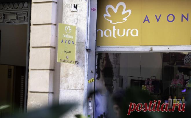 «Ъ» узнал о проверке СК из-за листовок в поддержку ВСУ в посылке Avon. В посылке с товарами Avon обнаружили листовки с «краткой, но весьма агрессивной» информацией о действиях России на Украине, экспертиза нашла там дискредитацию армии и побуждение к «захвату власти» в стране. Данные передали в СК