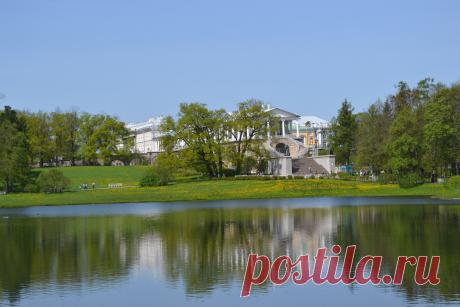 Камеронова галерея — памятник архитектуры в Екатерининском парке города Пушкин под Санкт-Петербургом. 1784—1787 гг., арх. Камерон Ч.