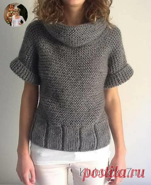 Стильный пулундер спицами
Покажите, пожалуйста, в комментариях, если вязали похожее
#пулундер_спицами@knit_needles, #пулундер@knit_needles

Размеры: 34/36 – 38/40 – 42/44 – 46/48 – 50/52

Спицы № 7 и 9, 4 спицы № 9 с 2-мя острыми концами (для воротника), кольца маркеры, спица булавка.

Образец:
20 см лиц. глади, спицы № 9 = 19 п. и 27 р.

Вяжется одной деталью, начиная с переда.

Набрать : 1) 46 п. – 2) 50 п. – 3) 54 п. – 4) 58 п. – 5) 64 п., на спицы № 7 , (4 нити вместе)...