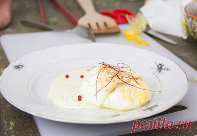 Спагетти в мешочке из яиц.
Уникальный рецепт вкуснейшего блюда из куриных яиц и спагетти с соусом из сметаны. Мешочки из яиц с ароматными спагетти. Очень просто приготовить и легко удивить.