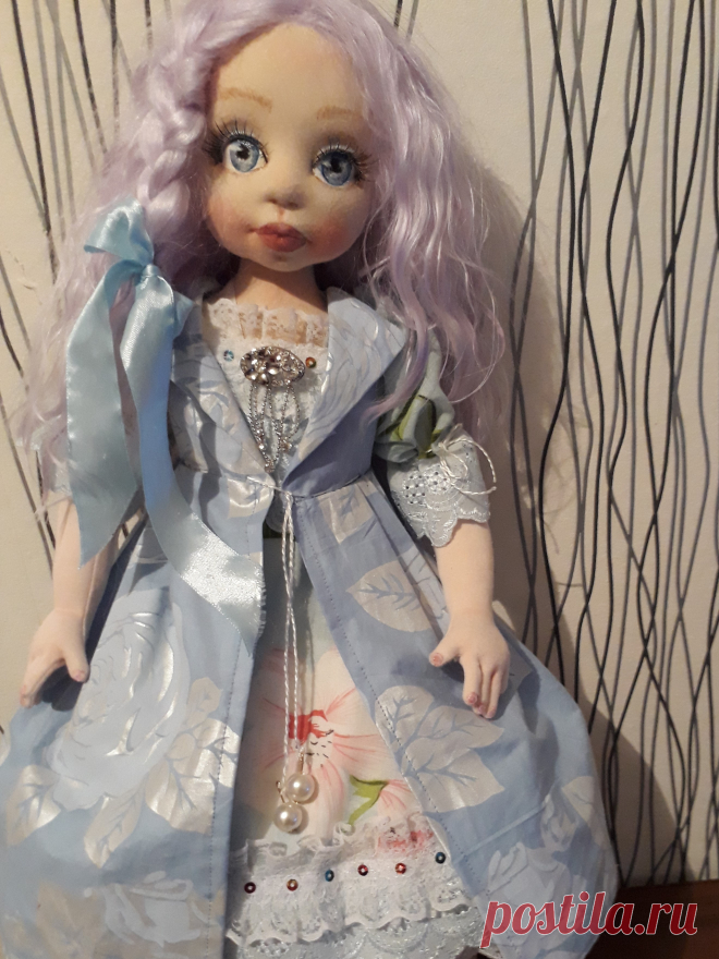 Авторская текстильная кукла , рост 55 см , одежда и обувь снимаются , волосы -руно козочки