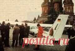 Сегодня 28 мая в 1987 году На Красной площади в Москве приземлился самолет гражданина ФРГ Матиаса Руста