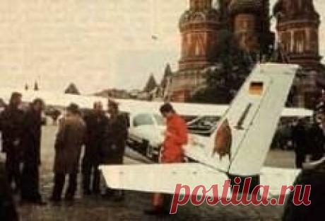 Сегодня 28 мая в 1987 году На Красной площади в Москве приземлился самолет гражданина ФРГ Матиаса Руста