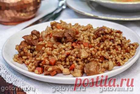 Каша из полбы с тыквой, мясом и вяленой клюквой. Рецепт с фото Полба быстро и легко готовится, не требует предварительного замачивания, как, например, перловка. Крупу достаточно промыть и откинуть на сито, чтобы убрать лишнюю влагу. Кашу из полбы варят по-разному. Сегодня будет рецепт полбяной каши с кусочками мяса, тыквы и вяленой клюкой. Клюкву можете заменить любыми сухофруктами на ваш вкус.