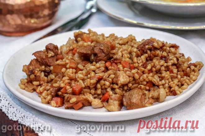 Каша из полбы с тыквой, мясом и вяленой клюквой. Рецепт с фото Полба быстро и легко готовится, не требует предварительного замачивания, как, например, перловка. Крупу достаточно промыть и откинуть на сито, чтобы убрать лишнюю влагу. Кашу из полбы варят по-разному. Сегодня будет рецепт полбяной каши с кусочками мяса, тыквы и вяленой клюкой. Клюкву можете заменить любыми сухофруктами на ваш вкус.