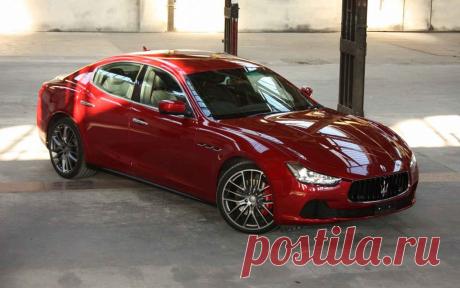 Смотри! Maserati Ghibli 2018 года Вот-вот и перед широкой публикой, в том числе и поклонниками марки Maserati, предстанет обновленный седан Maserati Ghibli 2018, уже мелькавший на автомобил