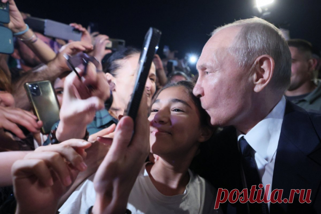 «Боже мой! Владимир Владимирович!» Как в Дербенте встретили президента РФ. Самой счастливой оказалась молодая девушка Фатима.