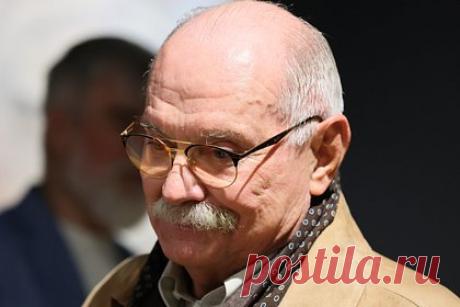 Михалков назвал причины для увольнения членов киногруппы. Режиссер, председатель Союза кинематографистов России Никита Михалков назвал причины, из-за которых он может уволить членов киногруппы. По словам кинематографиста, актеры в кино заряжаются от атмосферы на съемочной площадке. Михалков подчеркнул, что «это имеет гигантское значение».