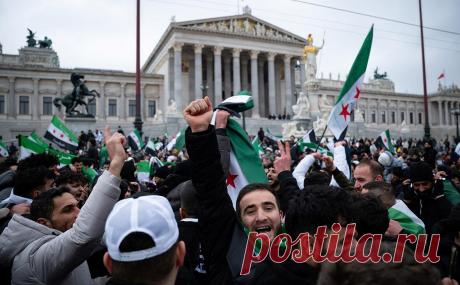 Австрия начнет платить сирийцам по €1 тыс. за отъезд на родину. После падения режима Башара Асада в Сирии австрийские власти объявили о приостановке выдачи документов об убежище сирийским гражданам, одновременно с этим обещая помочь вернуться на родину всем желающим