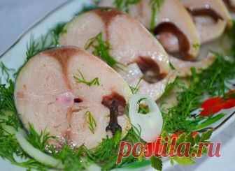 Скумбрия по вкусу как красная рыба: секрет в особом маринаде!
Отличный рецепт приготовления скумбрии, которая по вкусу будет ничуть не 
хуже красной рыбы. А секрет этого блюда — в пикантном маринаде, в котором 
рыба раскрывает свой вкус по-особенному. К этой закуске так и просится на 
гарнир отварная картошечка, присыпанная зеленью. Пальчики оближешь

Приготовь скумбрию по этому рецепту, чтобы удивить гостей удивительно вкусной закуской, которая станет уместной на любом ст...