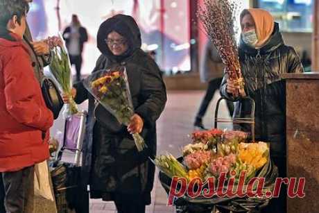 В России призвали отказаться от пластиковой упаковки для цветов. Российский экологический оператор (РЭО) предложил отказаться от использования одноразовой пластиковой упаковки для букетов цветов из-за невозможности переработки материала. Внедрение инициативы возможно уже с 1 сентября. В качестве замены было предложено использовать бумажные контейнеры.