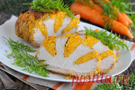 Запеченная свиная корейка с морковью и сыром. 
Оригинальный рецепт праздничного красивого блюда из свиной корейки с начинкой из моркови, репчатого лука, сыра и куркумы в рукаве для запекания.