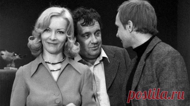 Из какого фильма Э. Рязанова эта фраза? Фразы из фильмов Рязанова моментально уходят в народ, редко кто не знает, о чем речь, когда говорят: «Какая гадость эта ваша заливная рыба!» Предлагаем вспомнить любимые фильмы и угадать, какой герой произнес слова, ставшие крылатыми. Будьте бдительны, картинки к вопросам не всегда являются подсказками!