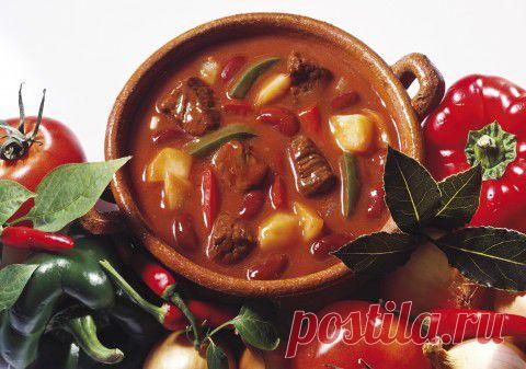 Гуляш облегченный. Рецепт | АиФ Кухня
Лук - 2 шт.
Говядина - 700 г
Морковка - 2 шт.
Перец болгарский - 2 шт.
Помидор - 1 шт.
Паприка - 3 ст.л.
Масло растительное - 1ст.л.
Способ приготовления
Из книги Екатерины Миримановой "Готовим в мультиварке"