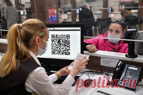 Еще в одном российском регионе отменили ковид-сертификаты. В Мурманской области с 14 марта отменяется система ковид-сертификатов. Об этом на оперативном совещании сообщил губернатор российского региона Андрей Чибис. С 11 марта откроются фудкорты и детские игровые комнаты. Власти также снимут ограничения по наполняемости культурных и спортивных объектов.