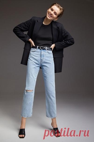 От лазурного до индиго — в нашей коллекции Divided представлены прямые джинсы всевозможных оттенков синего. Если вы ищете элегантные джинсы, которые сидят по фигуре и украшают любой образ, то наши новинки — это именно то, что вам нужно! 💋💥 #HMDivided