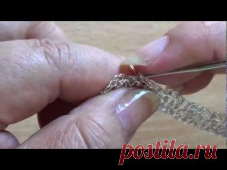 Juana Marina. Anillo tejido en metal a crochet.