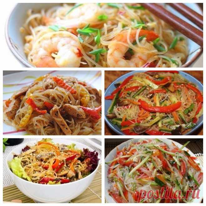 Самые вкусные рецепты с рисовой лапшой!

1. Стеклянная вермишель с креветками и соусом

Итого на 100 грамм 133 ккал
Б/Ж/У 8.4 / 0.5 / 24.9

ИНГРЕДИЕНТЫ:
 стеклянная вермишель (она же рисовая) - 100гр.
 креветки очищенные - 200гр.
 чеснок - 8-10 зубочков
 перец чили сушеный - на кончике ножа
 соль, перец

ПРИГОТОВЛЕНИЕ:
Креветки, несмотря на то, что уже вареные, закинуть в кипящую воду с 2-мя раздавленными зубочками чеснока, солью и столовой ложкой оливкового масла. Дать за...