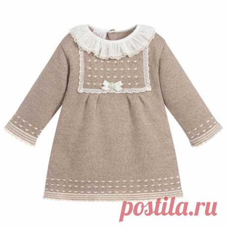 Beige Wool Knitted Baby Dress Beige dress for baby girls by Spanish brand Paz Rodriguez. Beautifully knitted in soft Merino wool, with a ruffled ivory collar and delicate lace trims.
