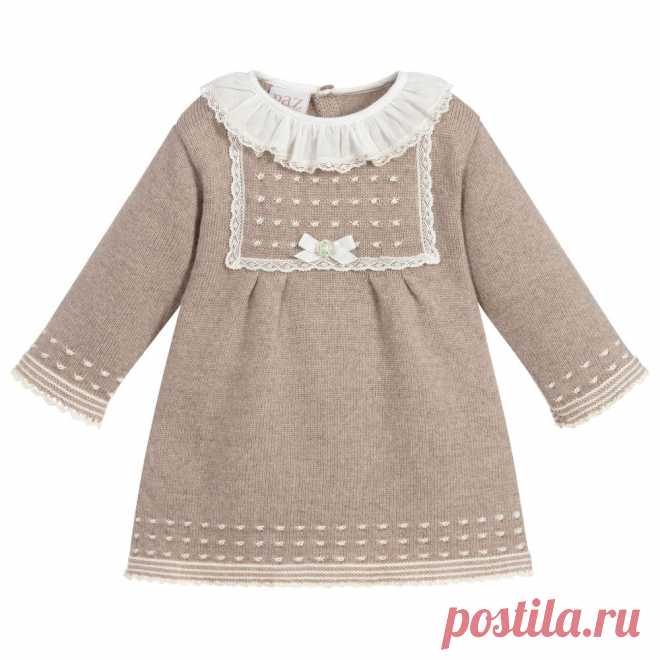 Beige Wool Knitted Baby Dress Beige dress for baby girls by Spanish brand Paz Rodriguez. Beautifully knitted in soft Merino wool, with a ruffled ivory collar and delicate lace trims.
