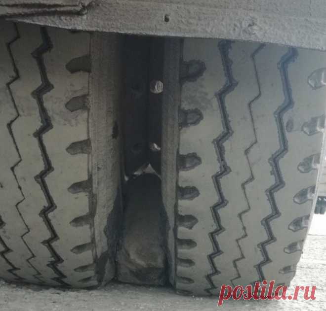 Спарка колес на зерновозе может принести множество сюрпризов . Тут забавно !!!
