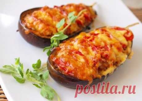 Запеченные баклажаны по-гречески  Для настоящих ценителей вкусной еды!


Ингредиенты:

Баклажаны — 3 шт.
Рис — 80 г
Тертый сыр — 150 г
Лук — 1 шт.
Помидоры — 6 шт.
Чеснок — 1 долька
Томатный сок — 2-3 ст. л.
Зеленый лук — 1 пучок
Оре…