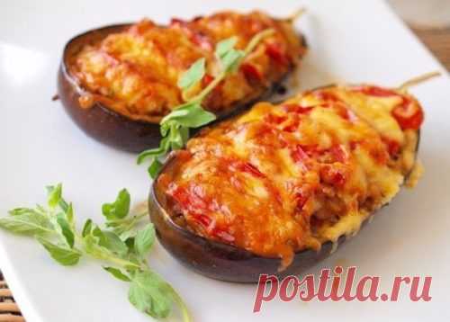 Запеченные баклажаны по-гречески  Для настоящих ценителей вкусной еды!


Ингредиенты:

Баклажаны — 3 шт.
Рис — 80 г
Тертый сыр — 150 г
Лук — 1 шт.
Помидоры — 6 шт.
Чеснок — 1 долька
Томатный сок — 2-3 ст. л.
Зеленый лук — 1 пучок
Оре…