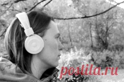 Певица нашла необычный способ отомстить разбившему ее сердце мужчине. 25-летняя певица из США нашла необычный способ отомстить бывшему бойфренду и вызвала резонанс в сети. Девушка выпустила новый мини-альбом и разместила рекламные щиты со своим изображением по всему городу, а один из них повесила прямо перед квартирой разбившего ей сердце мужчины.