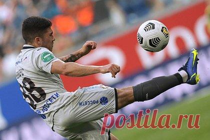 Иностранный футболист ЦСКА рассказал о решении переехать в Россию. Чилийский полузащитник ЦСКА Виктор Мендес рассказал, как принял решение перейти в российский клуб. «Ваш чемпионат — определенная витрина, тебя знают все тренеры и скауты. В Российской премьер-лиге за моей игрой могут наблюдать лучшие клубы мира, и это очень важно», — посчитал он, назвав переезд правильным.