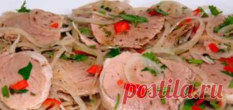 Сочная мясная закуска с маринованным луком Такая закуска первой улетает с праздничного стола!
