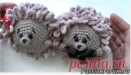 Плюшевый ежик крючком. Видео МК - запись пользователя Игрушки для души (Веруня) в сообществе Мир игрушки в категории Вязаные игрушки. Мастер-классы, схемы, описание. В этом видео - мастер класс по вязанию игрушки Ежика из зефирной пряжи крючком в технике амигуруми.&nbsp;   Подробная схема игрушки еж крючком амигуруми крючком от AmigurushkaRU Уроки вязания