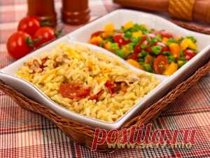 Курица, тушенная с рисом и овощами