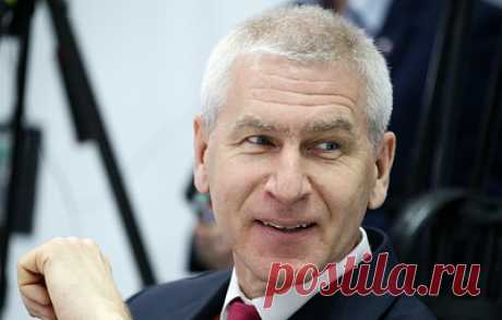 Матыцин и Лещенко отметили победу Большунова в лыжном марафоне песней про героев спорта. Россиянин победил в гонке в субботу