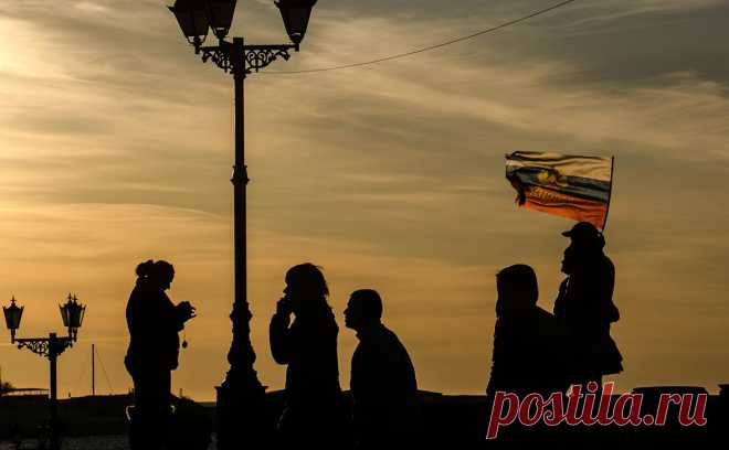 Politico узнало о планах ЕК обсудить расширение санкций против России. Politico отмечает, что обсуждение девятого пакета санкций — «уступка» Варшаве, которая попросила увязать потолок цен на нефть с новым санкционным пакетом