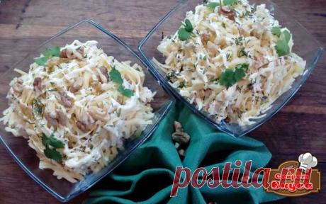 Вкуснейший салат за 5 минут на новогодний стол

 Ингредиенты

Куриная грудка ( отварить) — 500 грамм
Шампиньоны консервированные — 230 грамм
Ананасы консервированные 250 грамм
Орехи грецкие -горсть ( 150 грамм)
Сыр твердых сортов( Пошехонский, Голландский, Российский)-100 грамм
Майонез ( берите хорошего качества) — 150-200 грамм