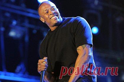 Популярный рэпер решил избавиться от виллы в США. Американский рэпер Доктор Дре (настоящее имя — Андре Янг) решил избавиться от дома в США, который покупал для отдыха. Популярный хип-хоп исполнитель выставил на продажу особняк в калифорнийском городе Малибу. Речь идет об особняке, площадь которого составляет более 835 квадратных метров.