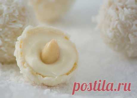 Экономные рецепты. «Раффаэлло» на сгущенке. Очень вкусные, нежные. И получаются во много раз дешевле покупных.