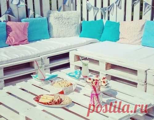 Как с помощью обычных поддонов превратить дачу в место мечты
