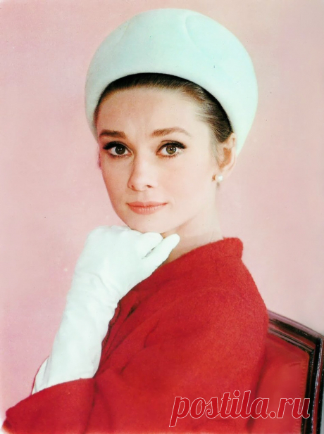 Audrey dressed in Givenchy for a publicity still for the movie "Charade", 1962