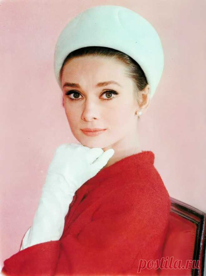 Audrey dressed in Givenchy for a publicity still for the movie 