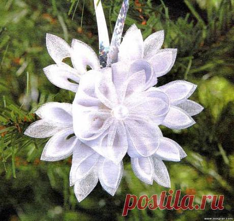 Снежинка канзаши
