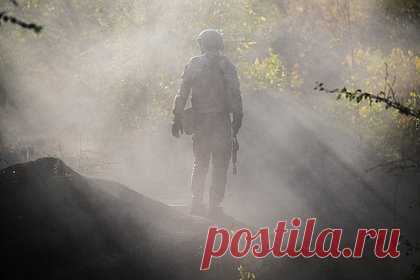 Российский штурмовик в прямом эфире заколол солдата ВСУ и дал знак своим