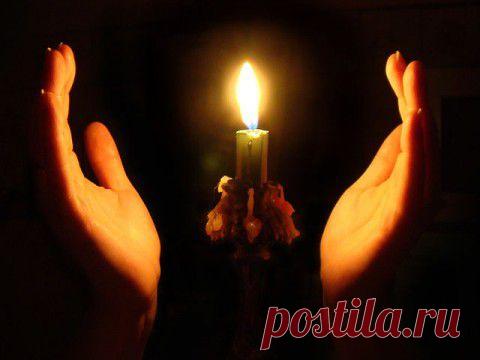 Лечите раковую опухоль так же, как порчу снимаете... | Познавательный сайт ,,1000 мелочей"
В среду после полудня купите в разных местах белую и черную свечу. В этот же день изготовьте из плотной бумаги формочку для отлива плоской фигурки человека.