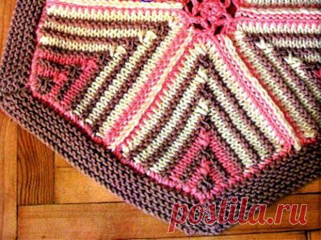 Полосатый коврик спицами