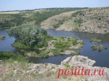 Украина.Николаевская обл. Река Южный Буг.Остров возле г.Южноукраинск.