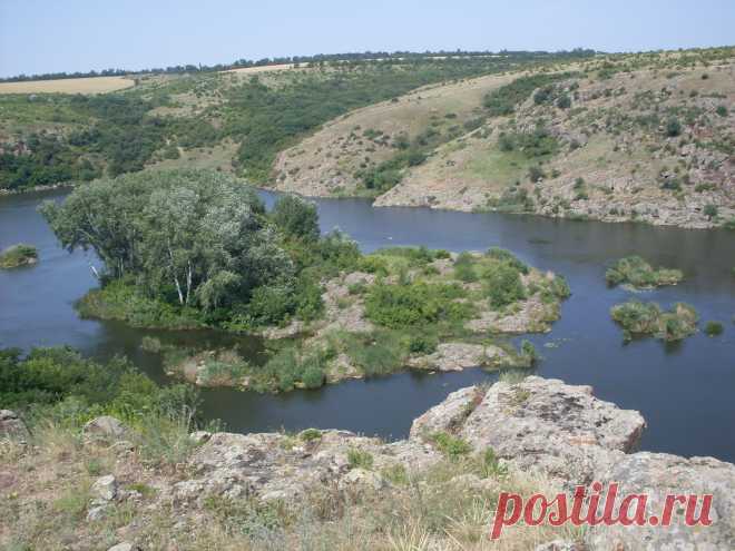 Украина.Николаевская обл. Река Южный Буг.Остров возле г.Южноукраинск.