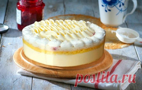 Торт «Пломбирный» – лакомство со вкусом пломбира.

Как готовить торт «Пломбирный» по классическому рецепту, с ягодами, орехами
vk.com/tort_recepty
Торт «Пломбирный» – это сочетание воздушного бисквита и нежного крема, по вкусу и аромату напоминающее всеми любимый десерт – мороженое «пломбир».

Готовится он достаточно просто, нужно лишь закупить необходимые ингредиенты и найти 1-2 часа на кулинарную магию.

Пломбирный торт - общие принципы приготовления

В основе торта лежи...